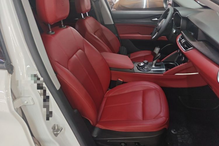 Used Alfa Romeo Stelvio 2017 2.0T 200HP Elite Edition Right Front Seat