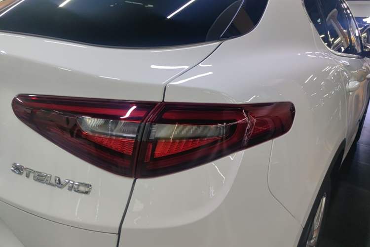 Used Alfa Romeo Stelvio 2017 2.0T 200HP Luxury Edition Right Rear Taillight