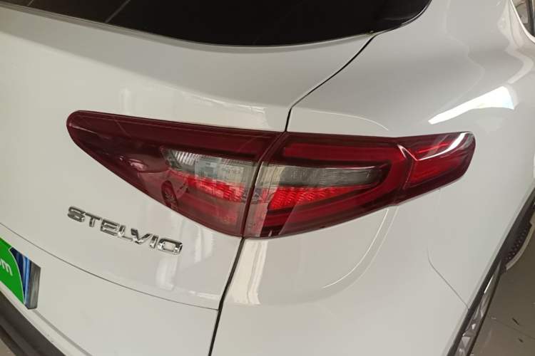 Used Alfa Romeo Stelvio 2017 2.0T 200HP Luxury Edition Right Rear Taillight