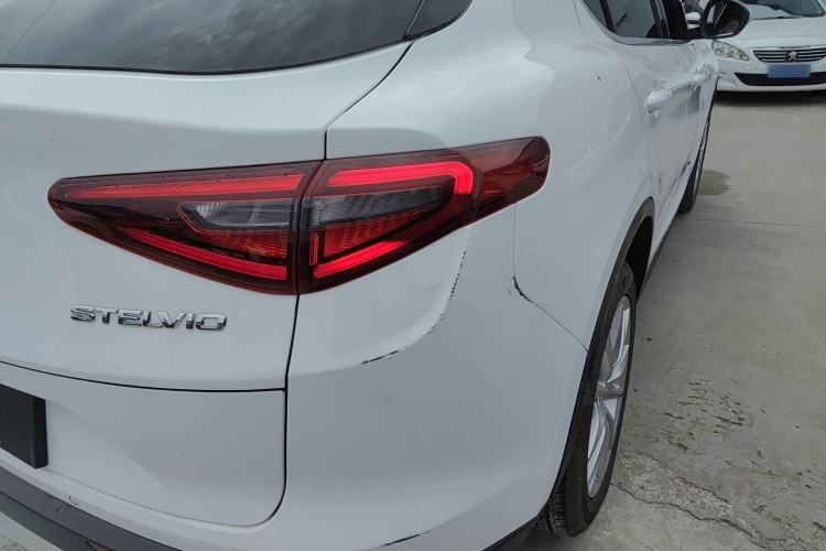 Used Alfa Romeo Stelvio 2017 2.0T 200HP Luxury Edition Right Rear Taillight
