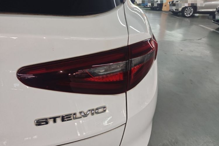 Used Alfa Romeo Stelvio 2017 2.0T 200HP Elite Edition Right Rear Taillight
