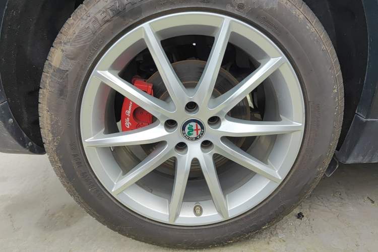 Used Alfa Romeo Stelvio 2017 2.0T 200HP Luxury Edition Right Rear Wheel Hub