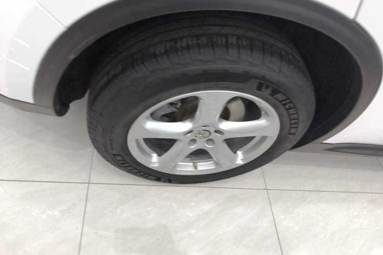 Used Alfa Romeo Stelvio 2017 2.0T 200HP Elite Edition Right Rear Wheel Hub