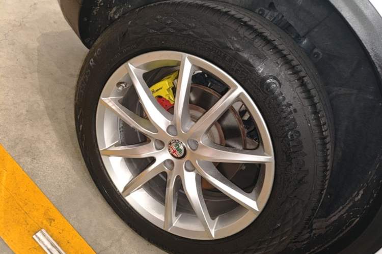 Used Alfa Romeo Stelvio 2017 2.0T 280HP Luxury Edition Right Rear Wheel Hub