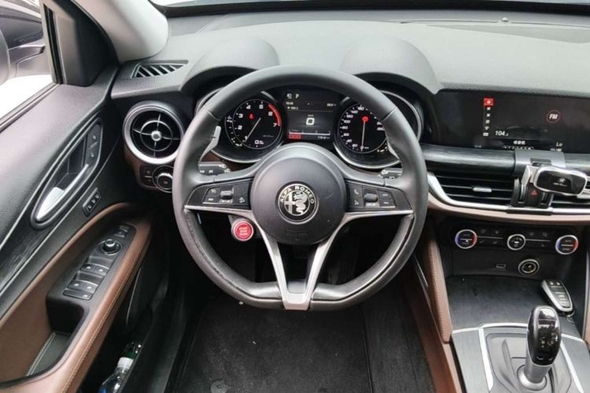 Used Alfa Romeo Stelvio 2017 2.0T 200HP Luxury Edition Steering Wheel