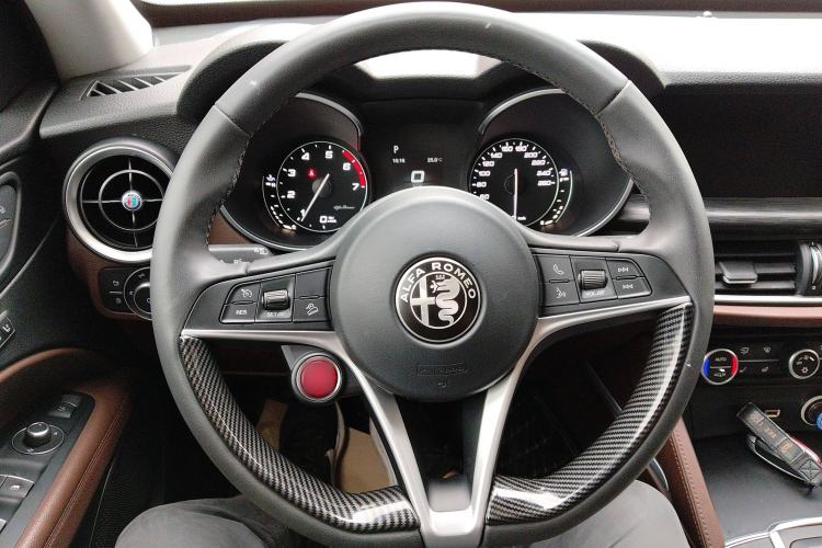 Used Alfa Romeo Stelvio 2017 2.0T 200HP Elite Edition Steering Wheel