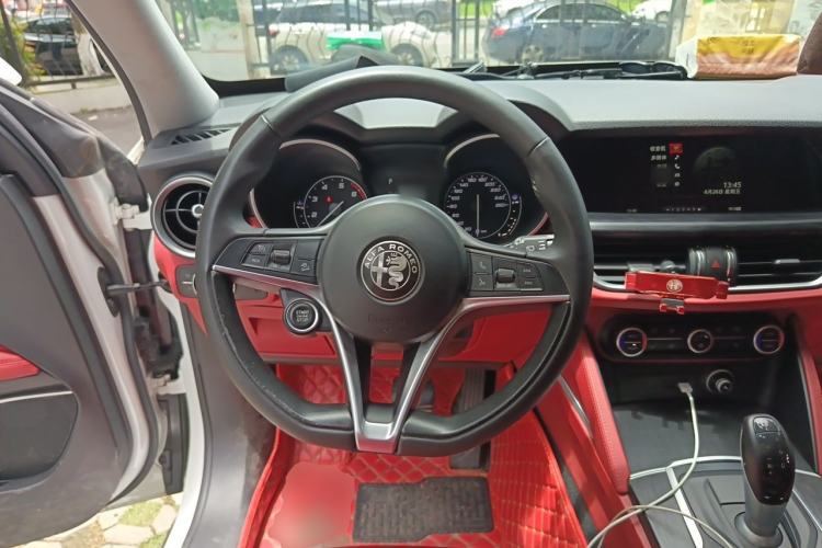 Used Alfa Romeo Stelvio 2017 2.0T 200HP Elite Edition Steering Wheel