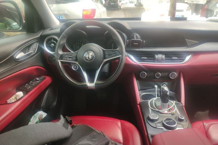 Used Alfa Romeo Stelvio 2017 2.0T 200HP Elite Edition Steering Wheel