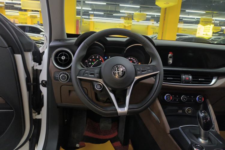 Used Alfa Romeo Stelvio 2017 2.0T 200HP Elite Edition Steering Wheel