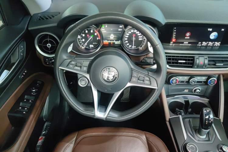 Used Alfa Romeo Stelvio 2017 2.0T 280HP Luxury Edition Steering Wheel