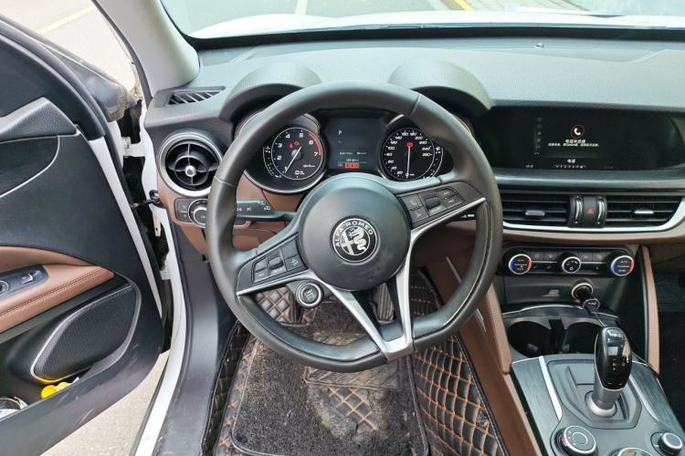 Used Alfa Romeo Stelvio 2017 2.0T 200HP Elite Edition Steering Wheel