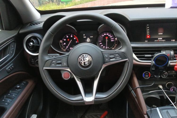 Used Alfa Romeo Stelvio 2017 2.0T 200HP Elite Edition Steering Wheel