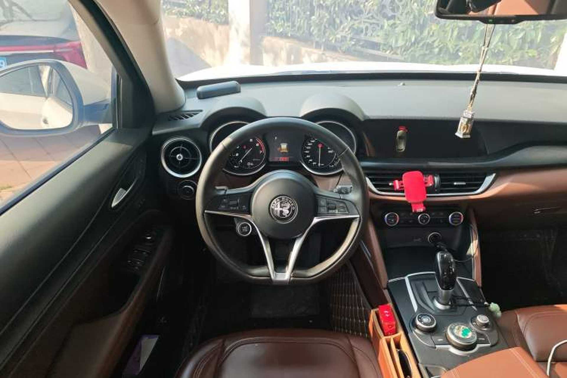 Used Alfa Romeo Stelvio 2017 2.0T 200HP Elite Edition Steering Wheel