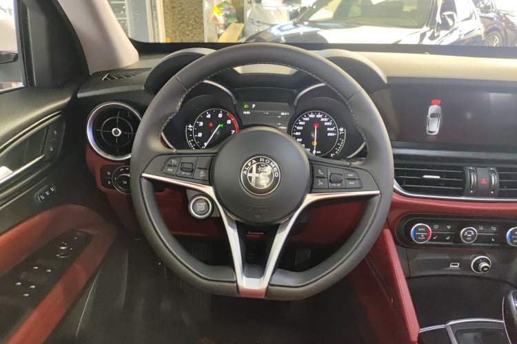 Used Alfa Romeo Stelvio 2017 2.0T 200HP Luxury Edition Steering Wheel
