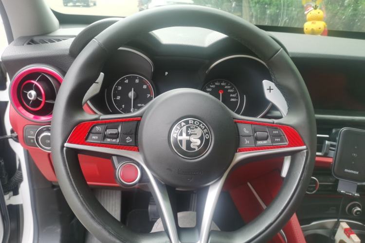 Used Alfa Romeo Stelvio 2017 2.0T 280HP Luxury Edition Steering Wheel