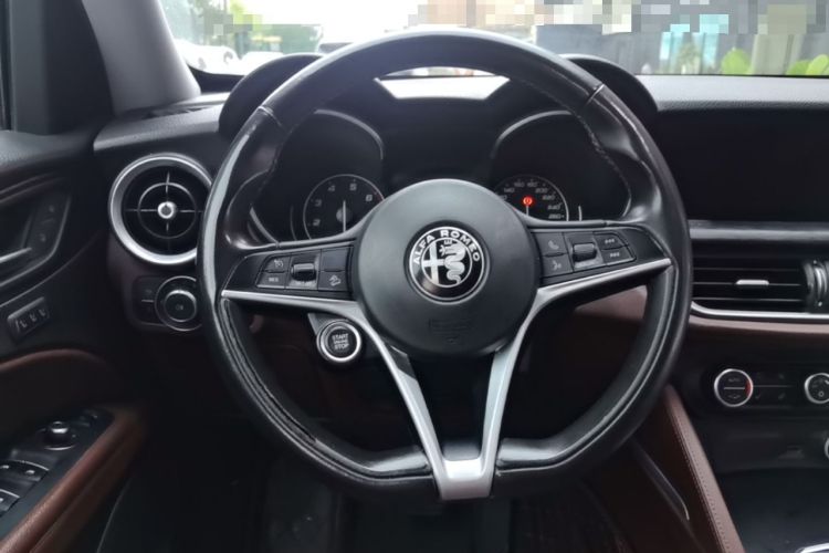 Used Alfa Romeo Stelvio 2017 2.0T 200HP Luxury Edition Steering Wheel