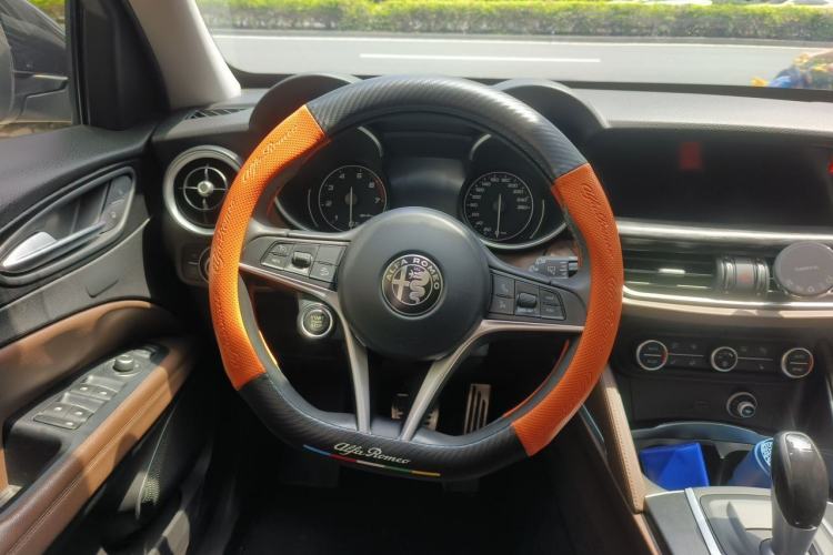 Used Alfa Romeo Stelvio 2017 2.0T 200HP Elite Edition Steering Wheel
