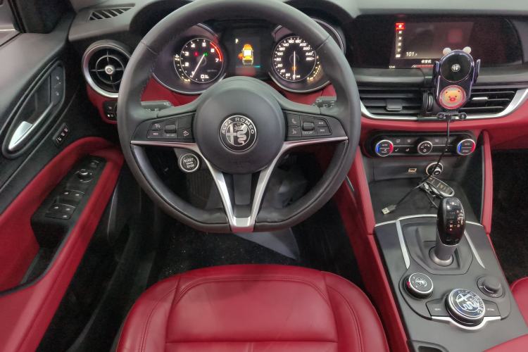 Used Alfa Romeo Stelvio 2017 2.0T 200HP Elite Edition Steering Wheel