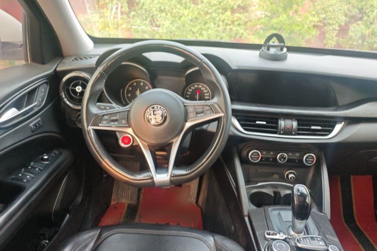 Used Alfa Romeo Stelvio 2017 2.0T 200HP Elite Edition Steering Wheel