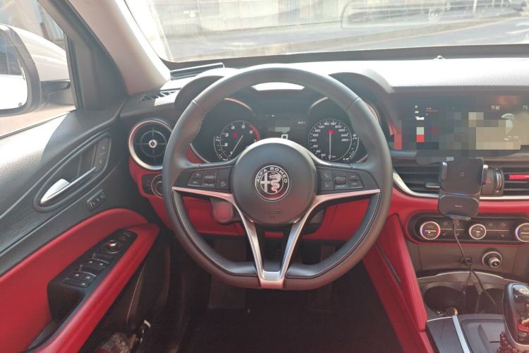 Used Alfa Romeo Stelvio 2017 2.0T 200HP Luxury Edition Steering Wheel