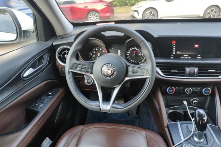 Used Alfa Romeo Stelvio 2017 2.0T 200HP Elite Edition Steering Wheel