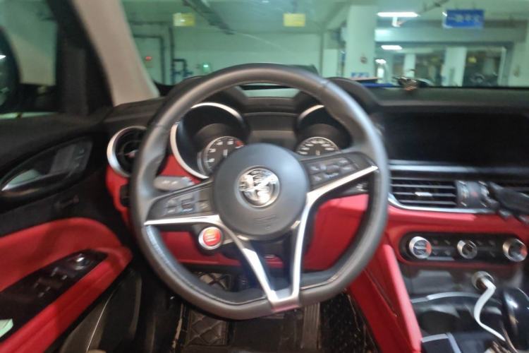 Used Alfa Romeo Stelvio 2017 2.0T 200HP Elite Edition Steering Wheel