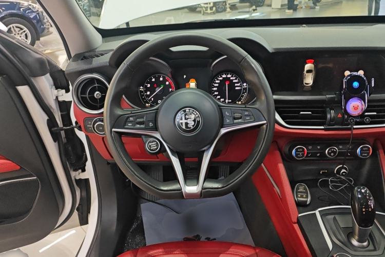 Used Alfa Romeo Stelvio 2017 2.0T 200HP Elite Edition Steering Wheel