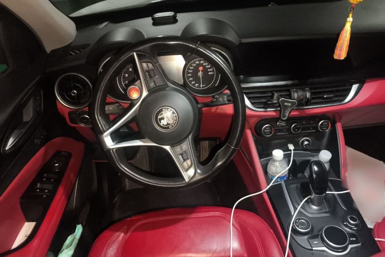Used Alfa Romeo Stelvio 2017 2.0T 200HP Elite Edition Steering Wheel