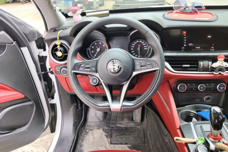 Used Alfa Romeo Stelvio 2017 2.0T 200HP Elite Edition Steering Wheel