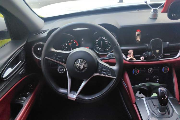 Used Alfa Romeo Stelvio 2017 2.0T 200HP Elite Edition Steering Wheel