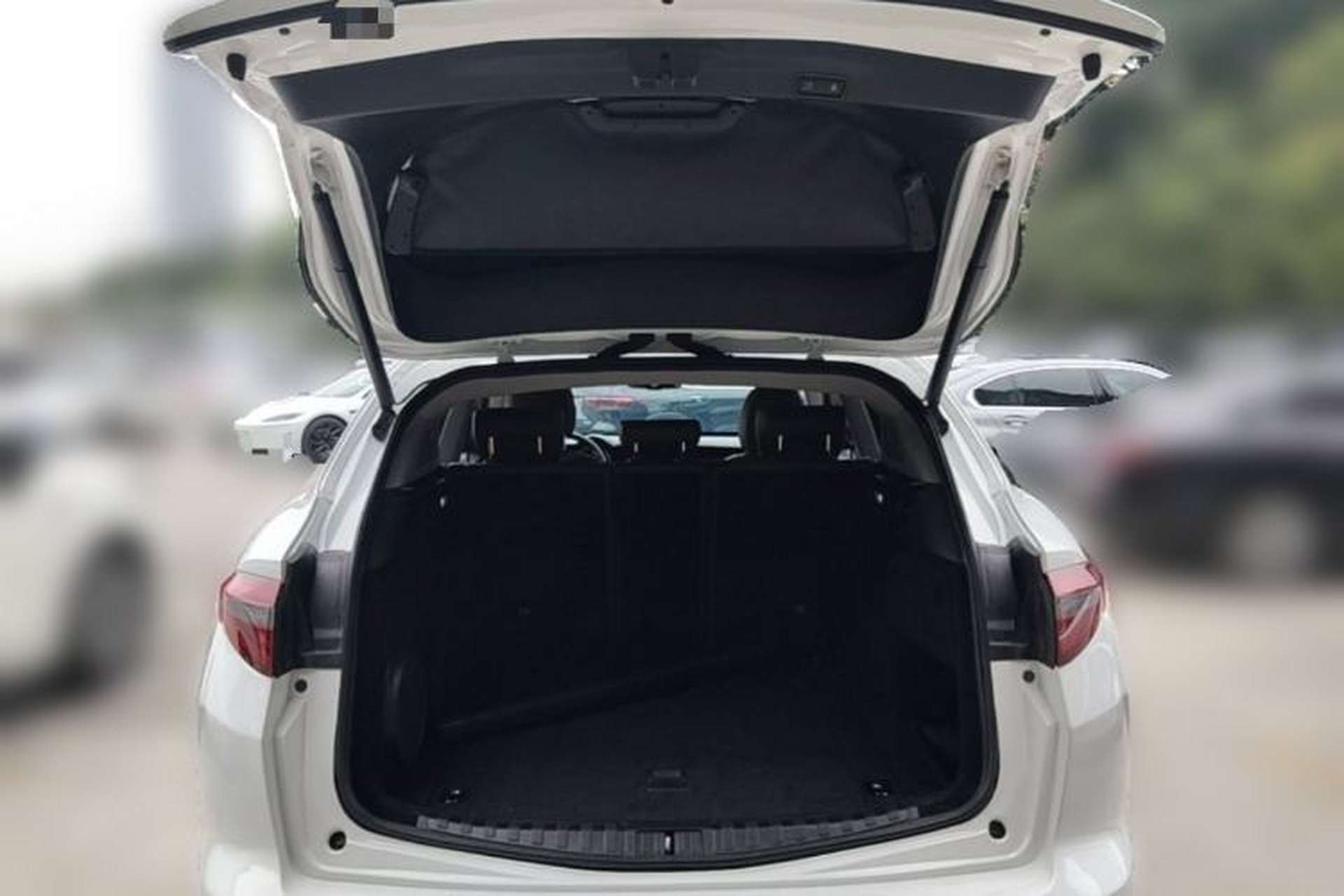 Used Alfa Romeo Stelvio 2017 2.0T 200HP Luxury Edition Trunk