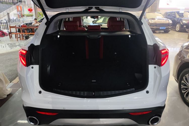 Used Alfa Romeo Stelvio 2017 2.0T 200HP Luxury Edition Trunk