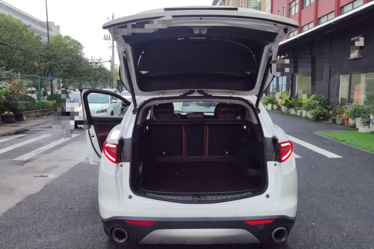 Used Alfa Romeo Stelvio 2017 2.0T 200HP Luxury Edition Trunk