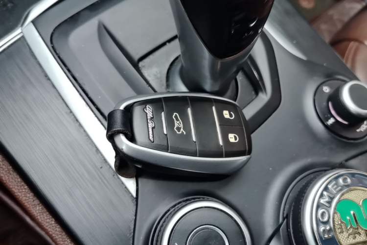 Used Alfa Romeo Stelvio 2017 2.0T 200HP Luxury Edition Vehicle Key