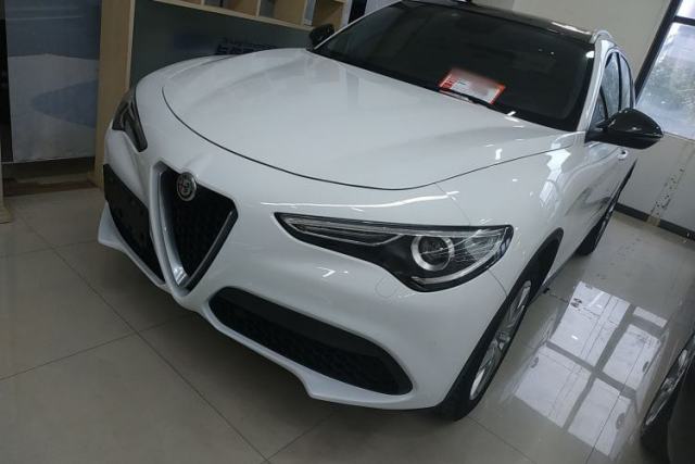 Ojetý Alfa Romeo Stelvio 2017 2.0T 280HP Luxury Edition