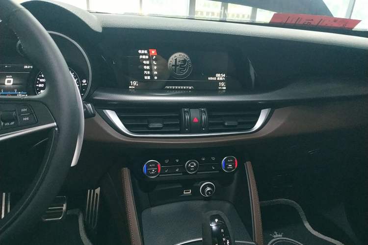 Used Alfa Romeo Stelvio 2019 2.0T 280HP Black Package Limited Edition Audio And AC Panel