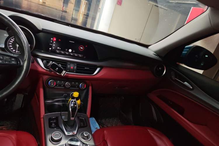 Used Alfa Romeo Stelvio 2019 2.0T 280HP Luxury Edition Audio And AC Panel