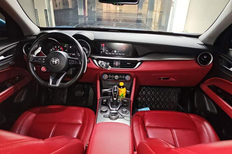 Used Alfa Romeo Stelvio 2019 2.0T 280HP Luxury Edition Center Console