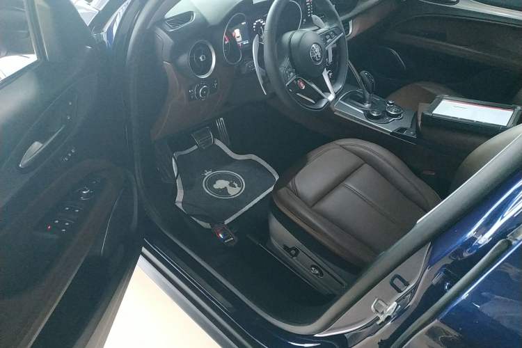Used Alfa Romeo Stelvio 2019 2.0T 280HP Black Package Limited Edition Driver Seat