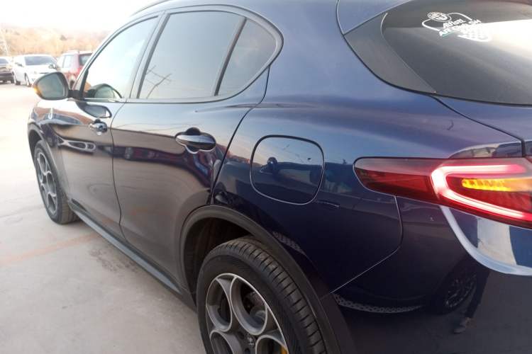 Used Alfa Romeo Stelvio 2019 2.0T 280HP Black Package Limited Edition Exterior 3