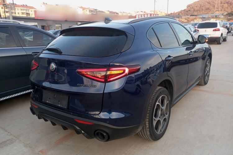 Used Alfa Romeo Stelvio 2019 2.0T 280HP Black Package Limited Edition Exterior 5