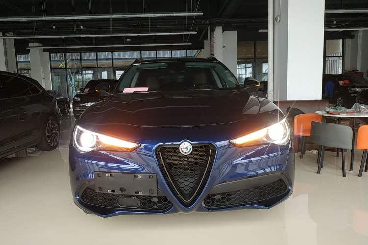 Used Alfa Romeo Stelvio 2019 2.0T 280HP Black Package Limited Edition Front