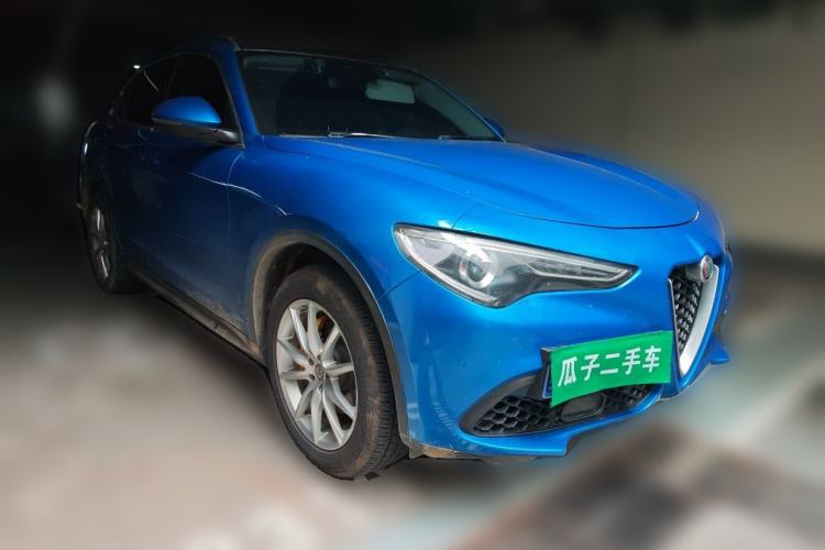 Used Alfa Romeo Stelvio 2019 2.0T 280HP Luxury Edition Front Right 45 Deg