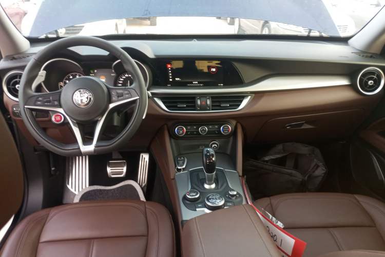 Used Alfa Romeo Stelvio 2019 2.0T 280HP Black Package Limited Edition Interior 2
