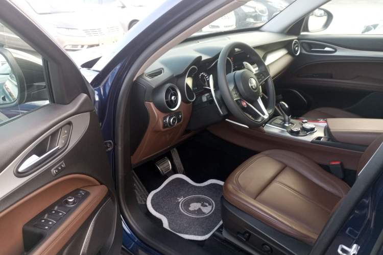 Used Alfa Romeo Stelvio 2019 2.0T 280HP Black Package Limited Edition Interior 3