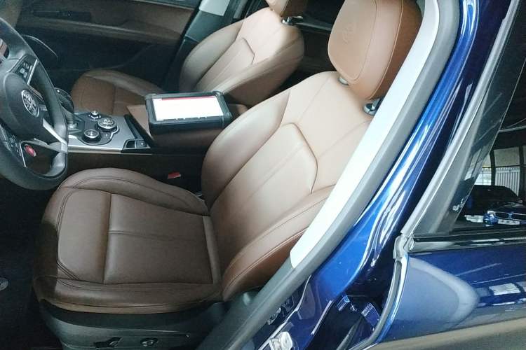Used Alfa Romeo Stelvio 2019 2.0T 280HP Black Package Limited Edition Left Front Seat