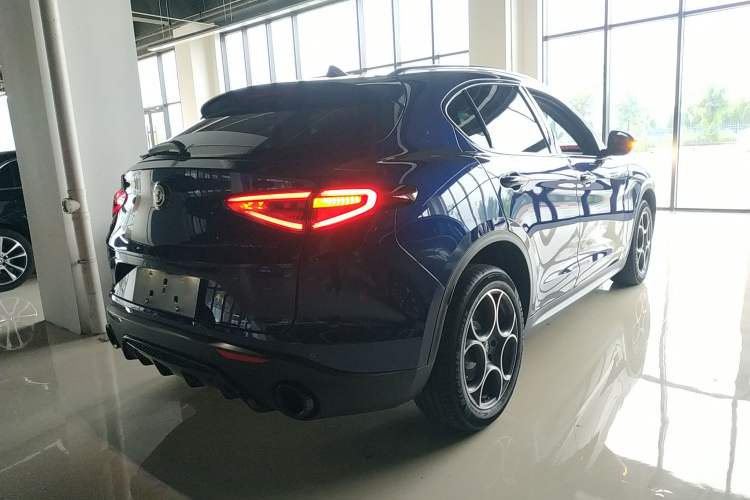 Used Alfa Romeo Stelvio 2019 2.0T 280HP Black Package Limited Edition Rear Right 45 Deg