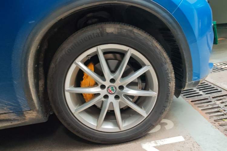 Used Alfa Romeo Stelvio 2019 2.0T 280HP Luxury Edition Right Front Wheel Hub