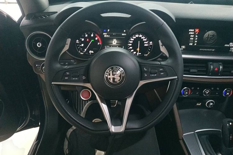Used Alfa Romeo Stelvio 2019 2.0T 280HP Black Package Limited Edition Steering Wheel