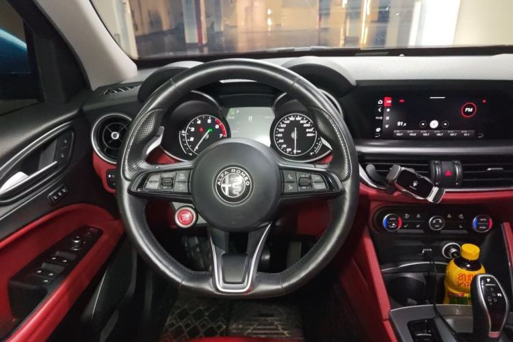 Used Alfa Romeo Stelvio 2019 2.0T 280HP Luxury Edition Steering Wheel